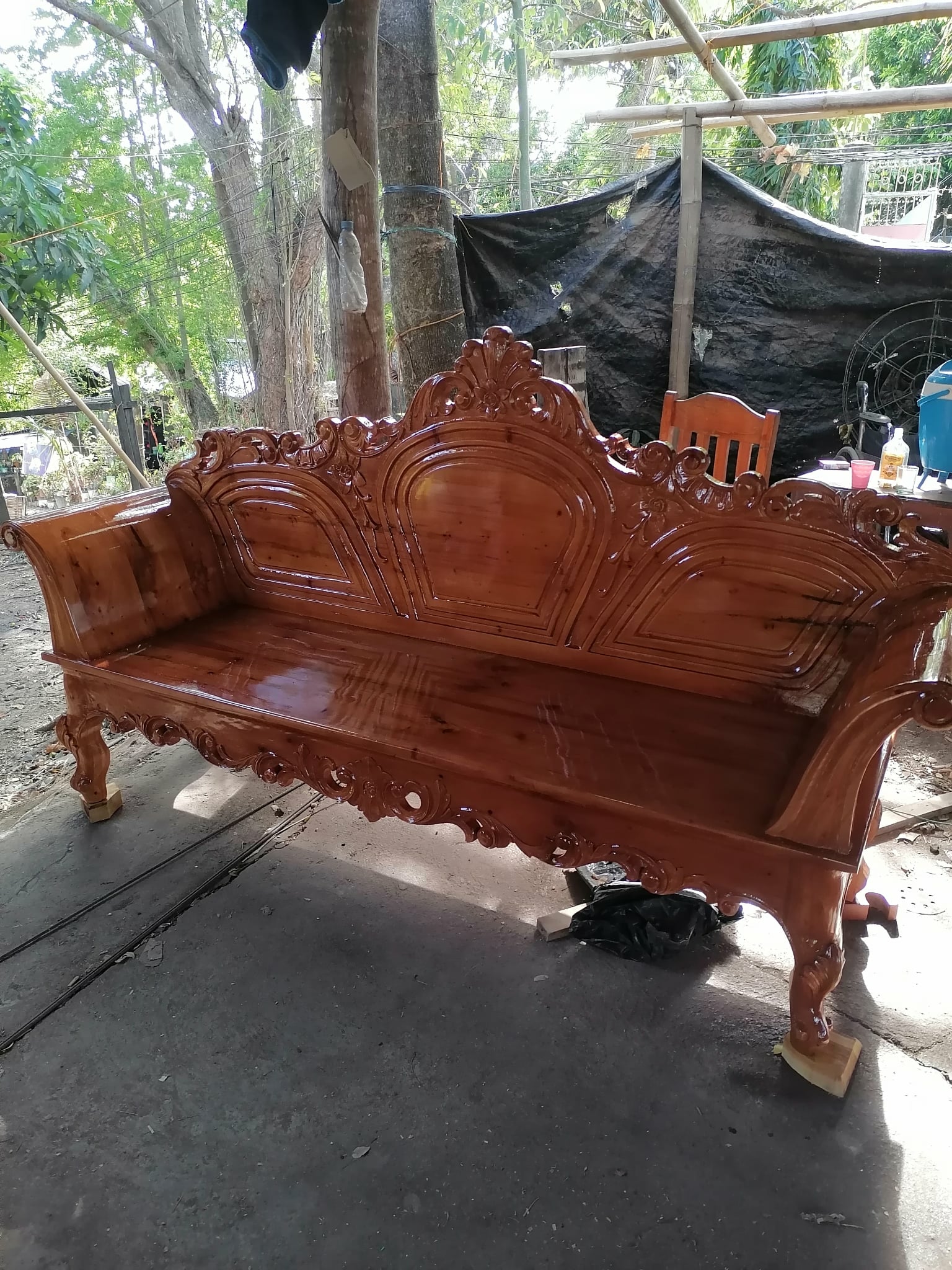 Traditional Salon Settee